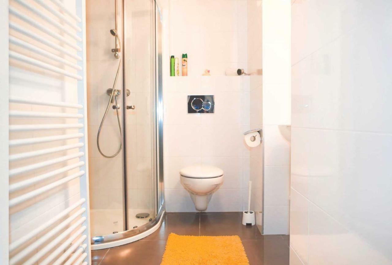 Yellow Apartment Few Steps From Metro Prag Dış mekan fotoğraf